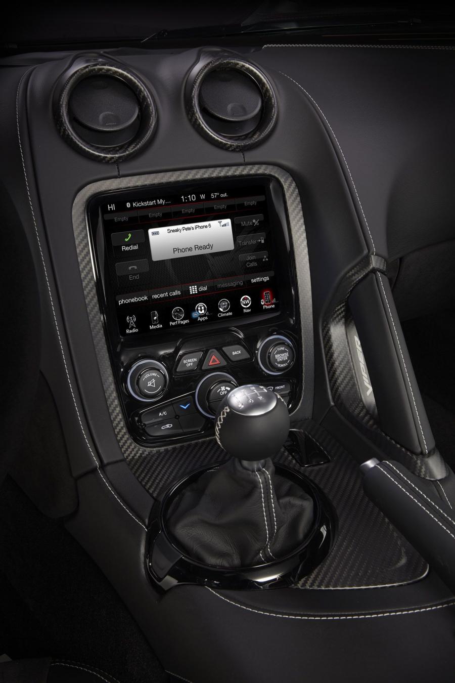 Детали интерьера Dodge Viper ACR (VX) 2015 года  (фото 75 из 91)